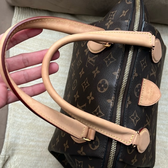 A92- 💯% authentic Louis Vuitton Rivori MM - Picture 10 of 16